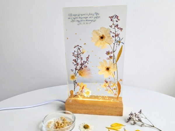 Lampka nocna z przesłaniem