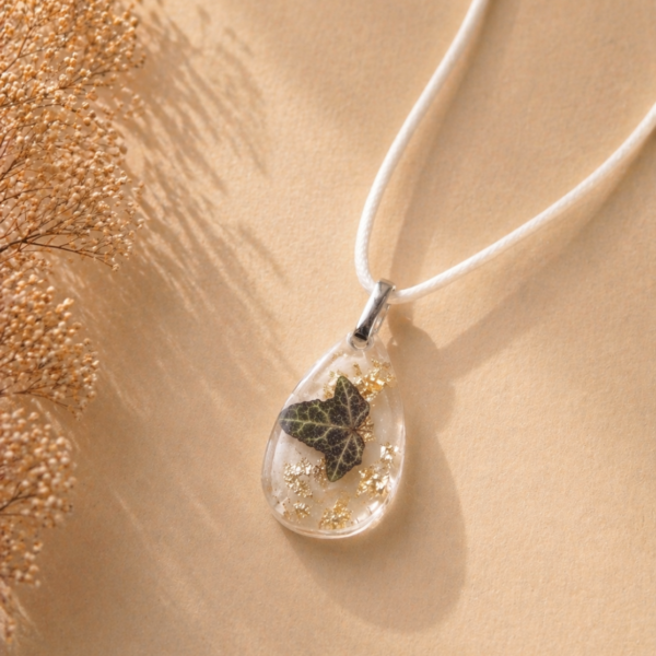 Wisiorek z żywymi kwiatami okrągły