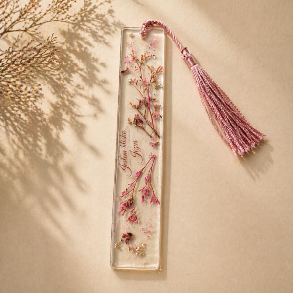 Zakładka z żywicy z suszonymi kwiatami – różowa, ręcznie robiona