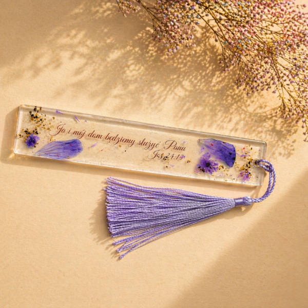 Zakładka z żywicy z suszonymi kwiatami – fioletowa, ręcznie robiona